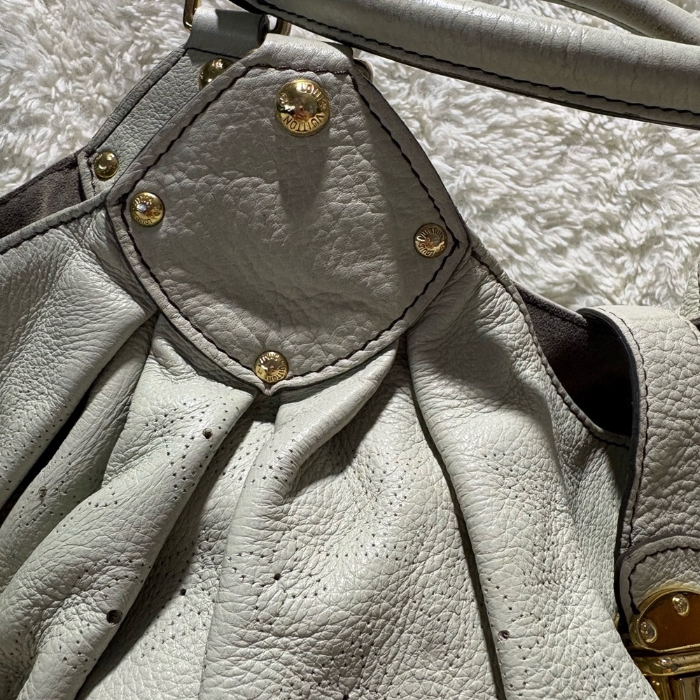 Louis Vuitton Mahina hobo Creamy mint colored Shoulder Bag - Picture 5 of 16